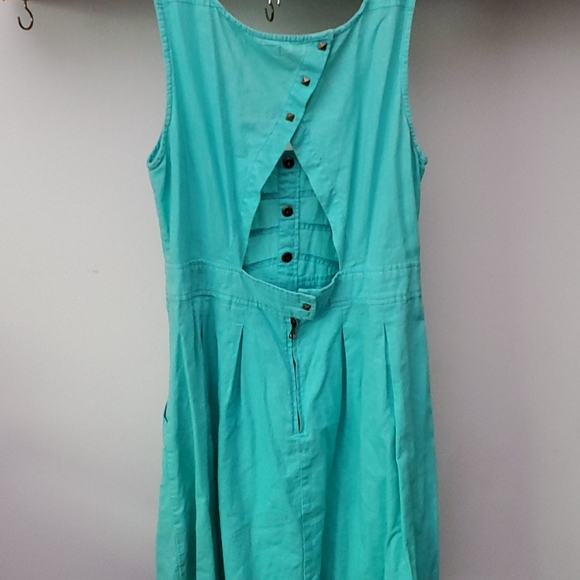 Adorable Tulle dress with distressed look buttons - Picture 6 of 6